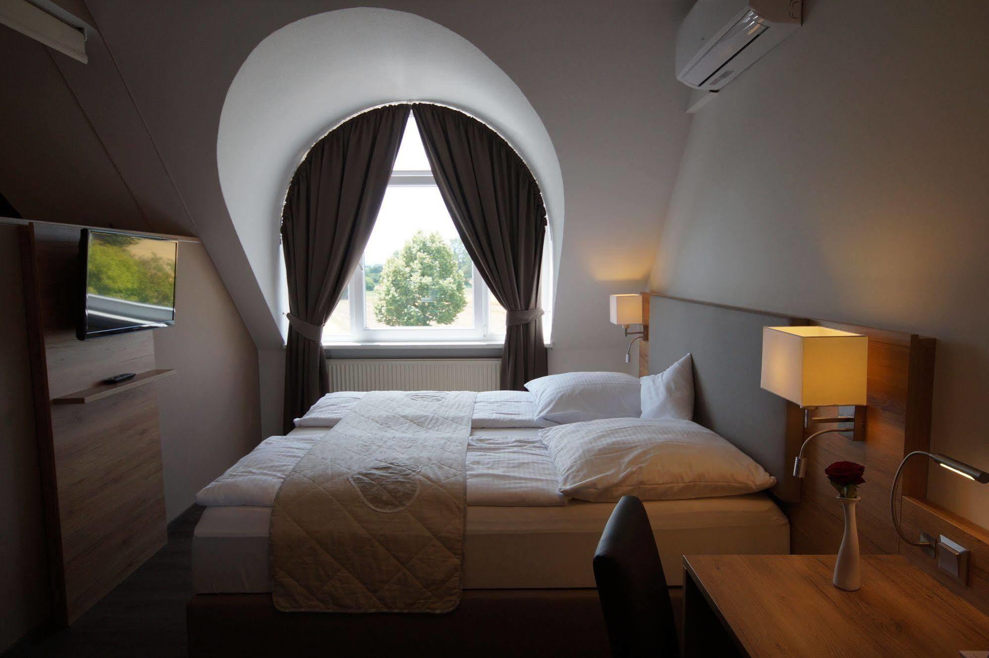 Hotel Bauschheimer Hof Rüsselsheim Zewnętrze zdjęcie