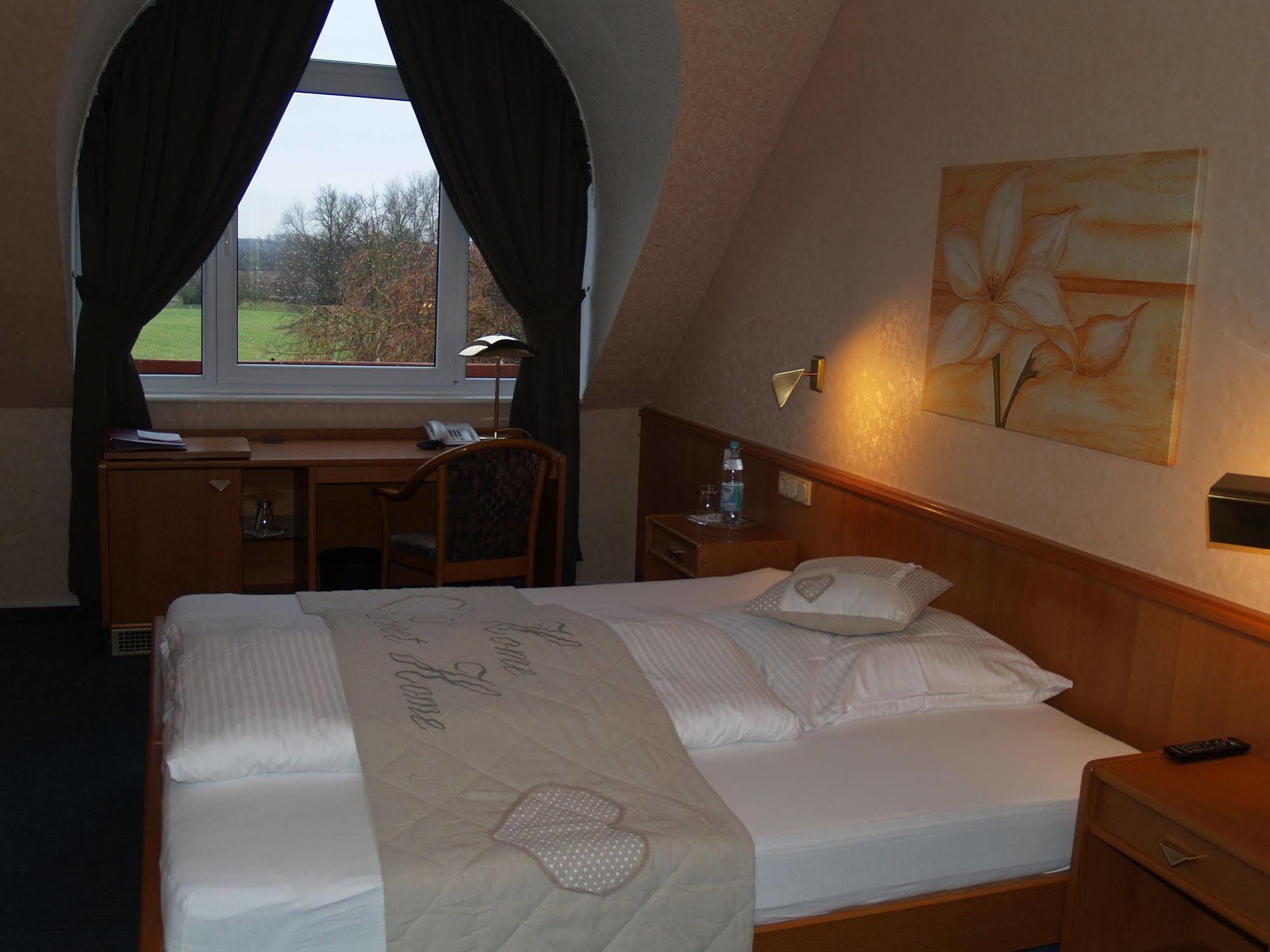 Hotel Bauschheimer Hof Rüsselsheim Zewnętrze zdjęcie