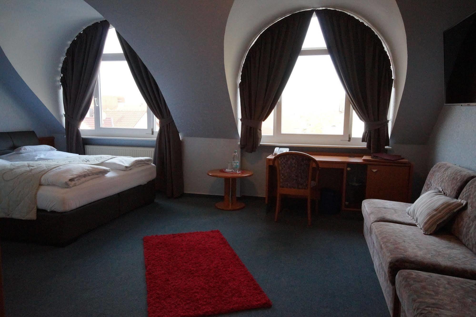 Hotel Bauschheimer Hof Rüsselsheim Zewnętrze zdjęcie